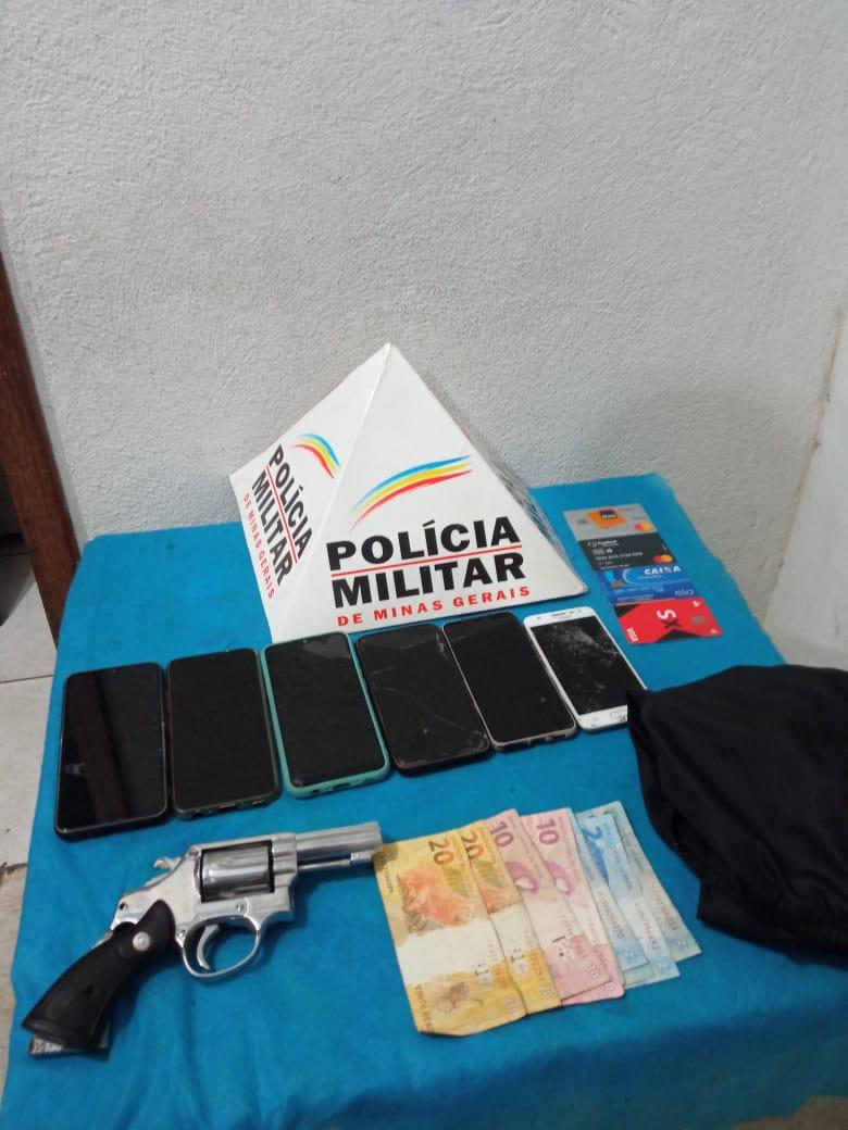 PM recupera 2 carros roubados no Nova Era