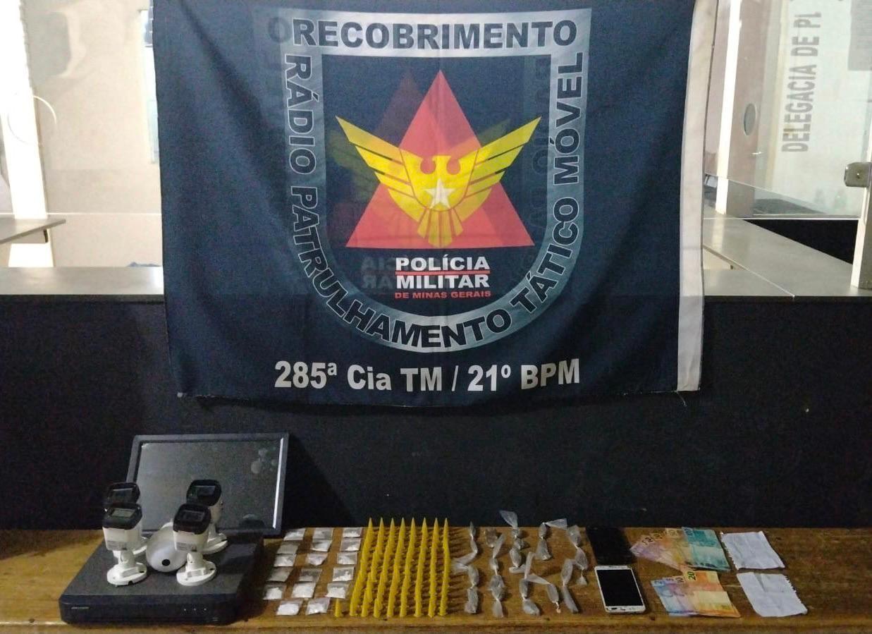 POLÍCIA MILITAR APREENDE DROGAS EM UBÁ