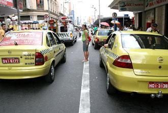 Taxista é preso sob suspeita de injúria racial em briga de trânsito