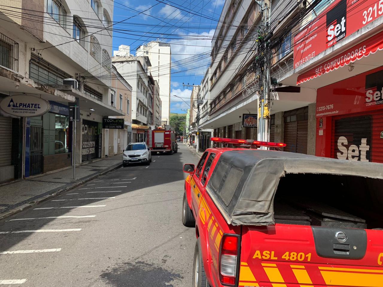 Apartamento pega fogo na Rua Barbosa Lima