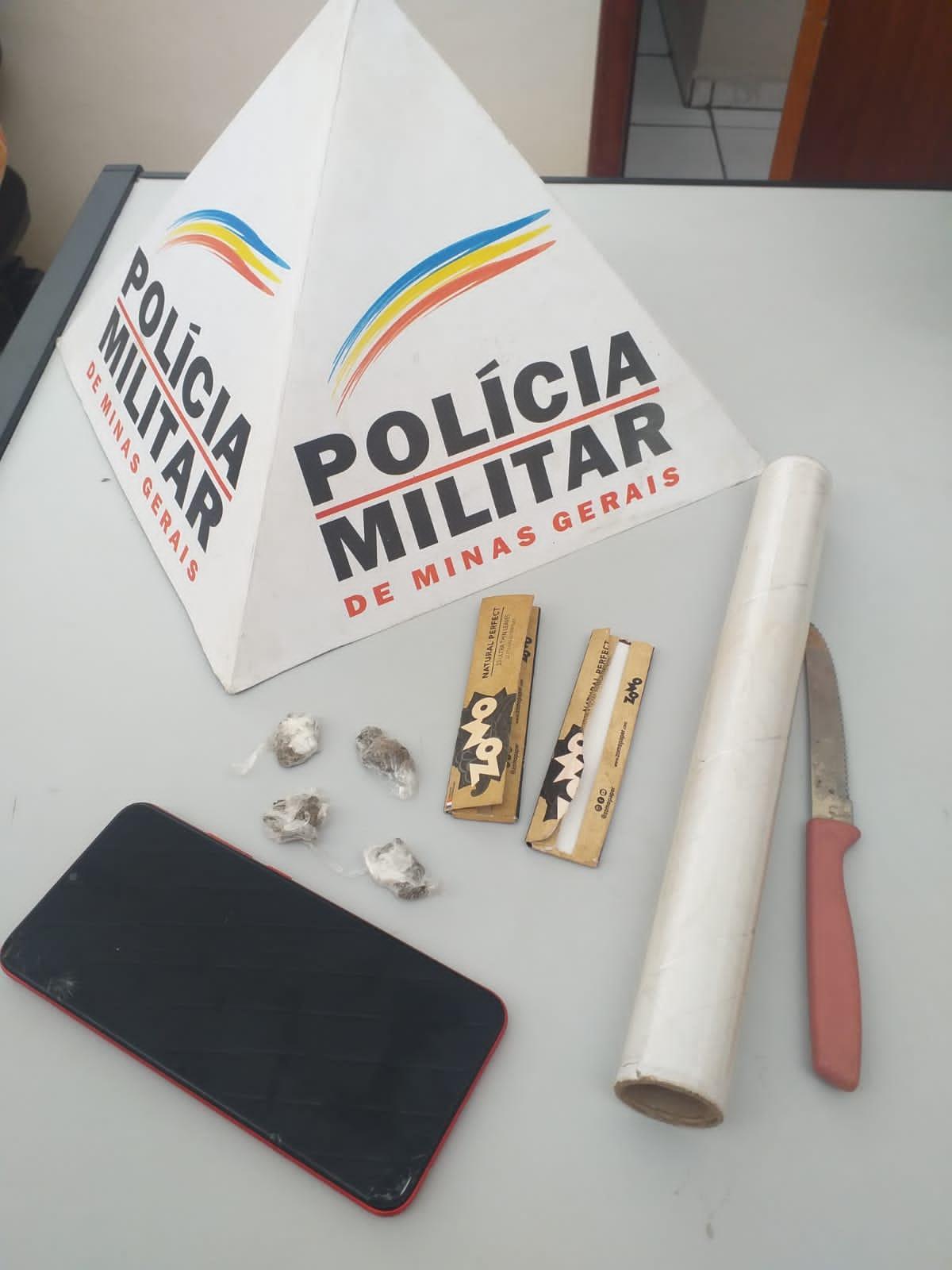 Avó encontra drogas no quarto do neto e denuncia o jovem