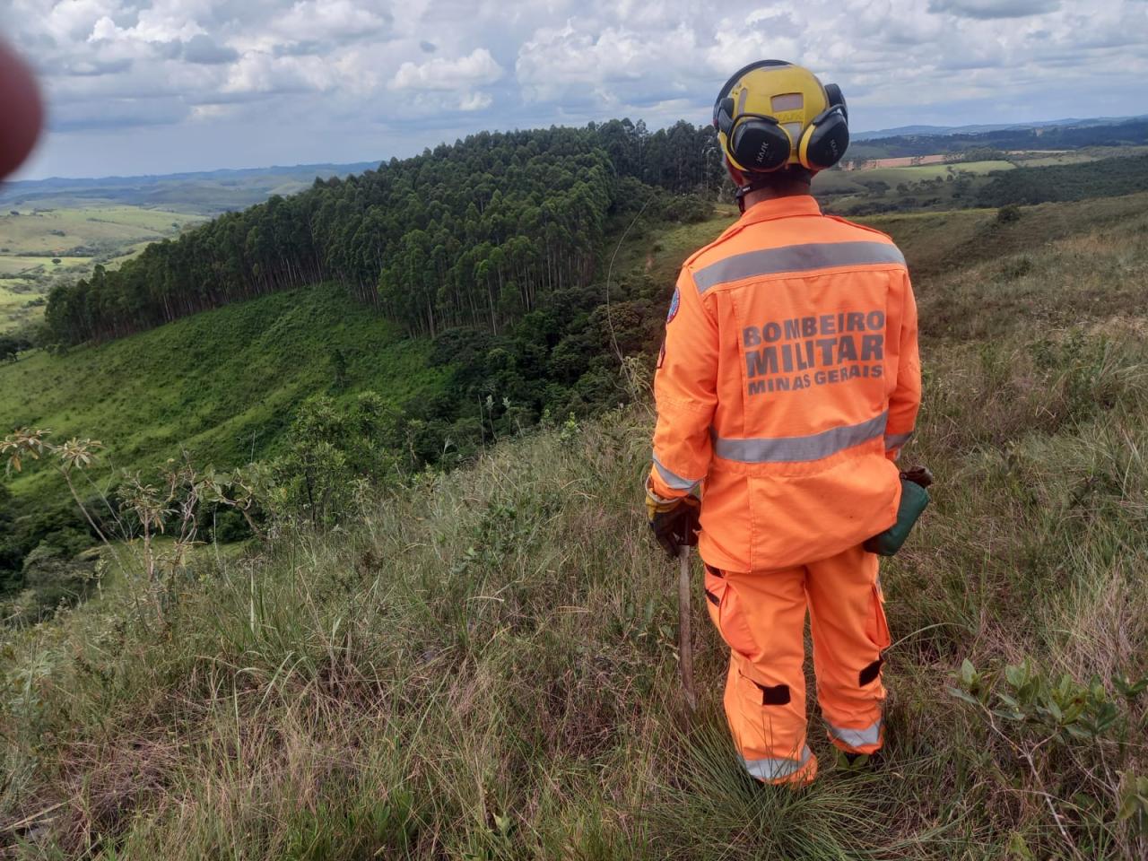 Corpo de Bombeiros Militar em Barbacena realizou buscas na área rural do município de Santa Rita de Ibitipoca. Felizmente a vítima foi encontrada