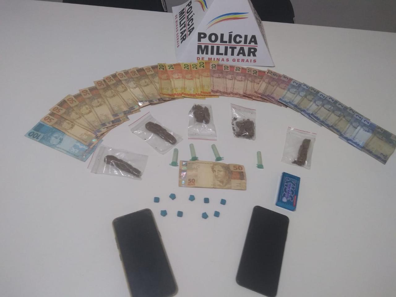 Dois jovens são presos por tráfico de drogas em Madre de Deus