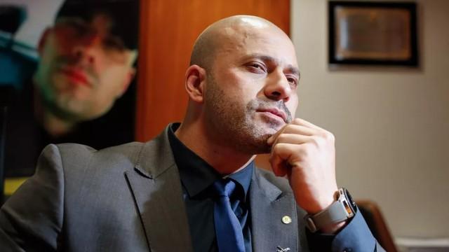 EX DEPUTADO DANIEL SILVEIRA PERDE FORO PRIVIGIADO E É PRESO EM PETRÓPOLIS REIGÃO SERRANA DO RIO.