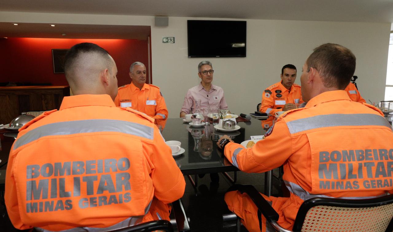 Governador recebe bombeiros que atuaram no resgate de vítimas de terremoto na Turquia