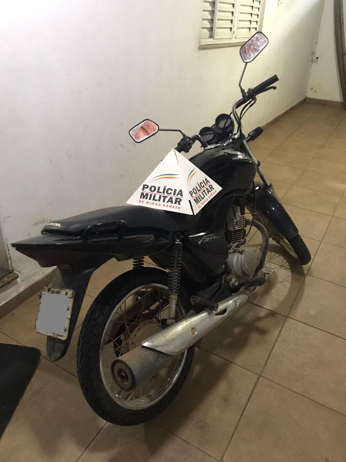 Homem é preso por tentar vender moto roubada em Antônio Carlos