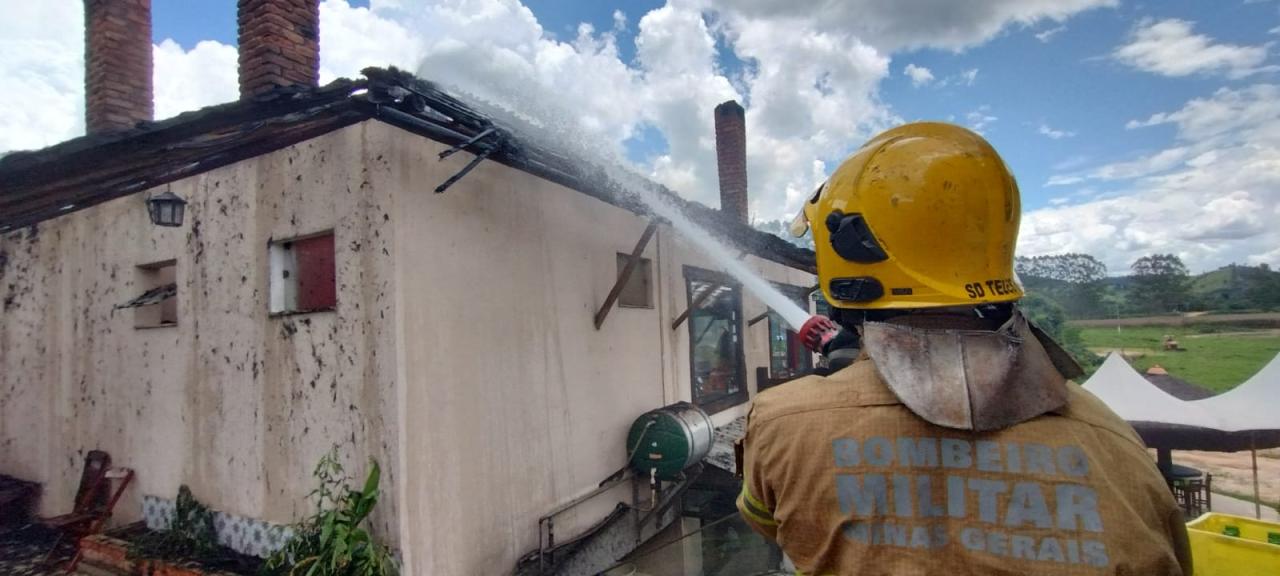 Incêndio em restaurante causa estrago em Valadares