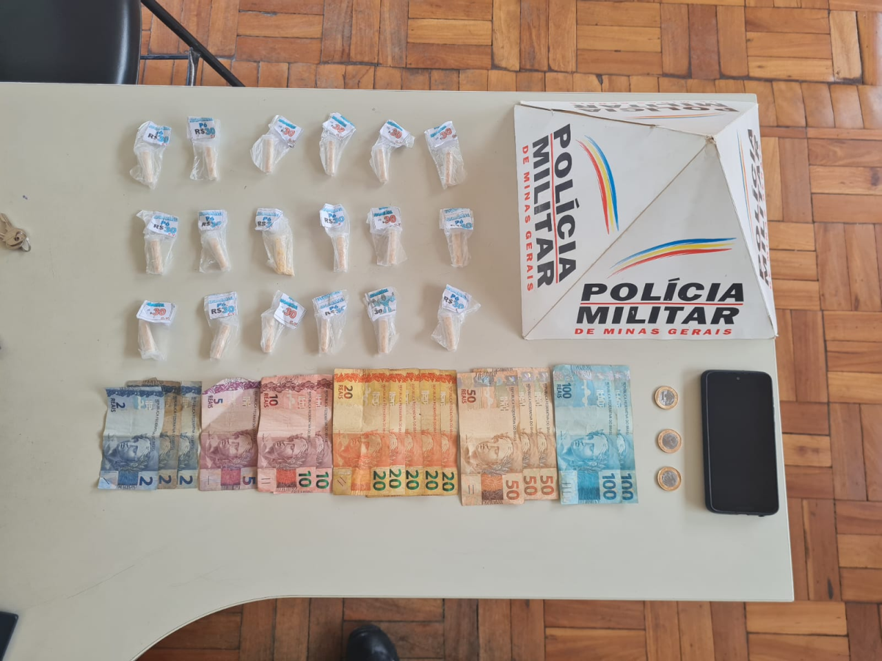 Jovem é preso por tráfico de drogas em Andrelândia