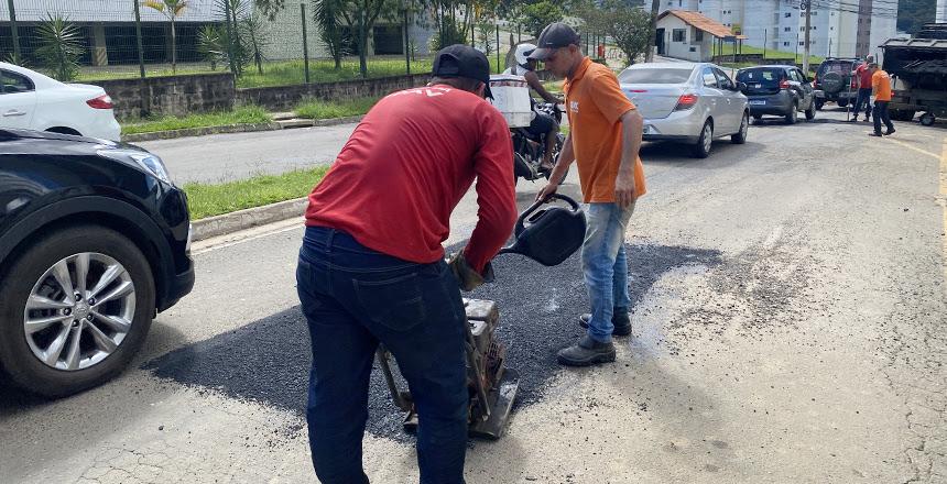 Mais de 30 bairros são atendidos em quatro dias pela operação tapa-buraco