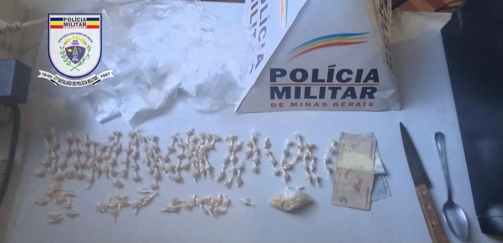 Polícia Militar prende foragido da justiça e autores de tráfico ilícito de drogas em Ubá