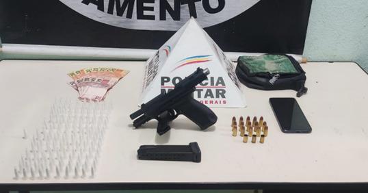 Polícia Militar prende passageiro de moto visto efetuando disparos de arma em via pública