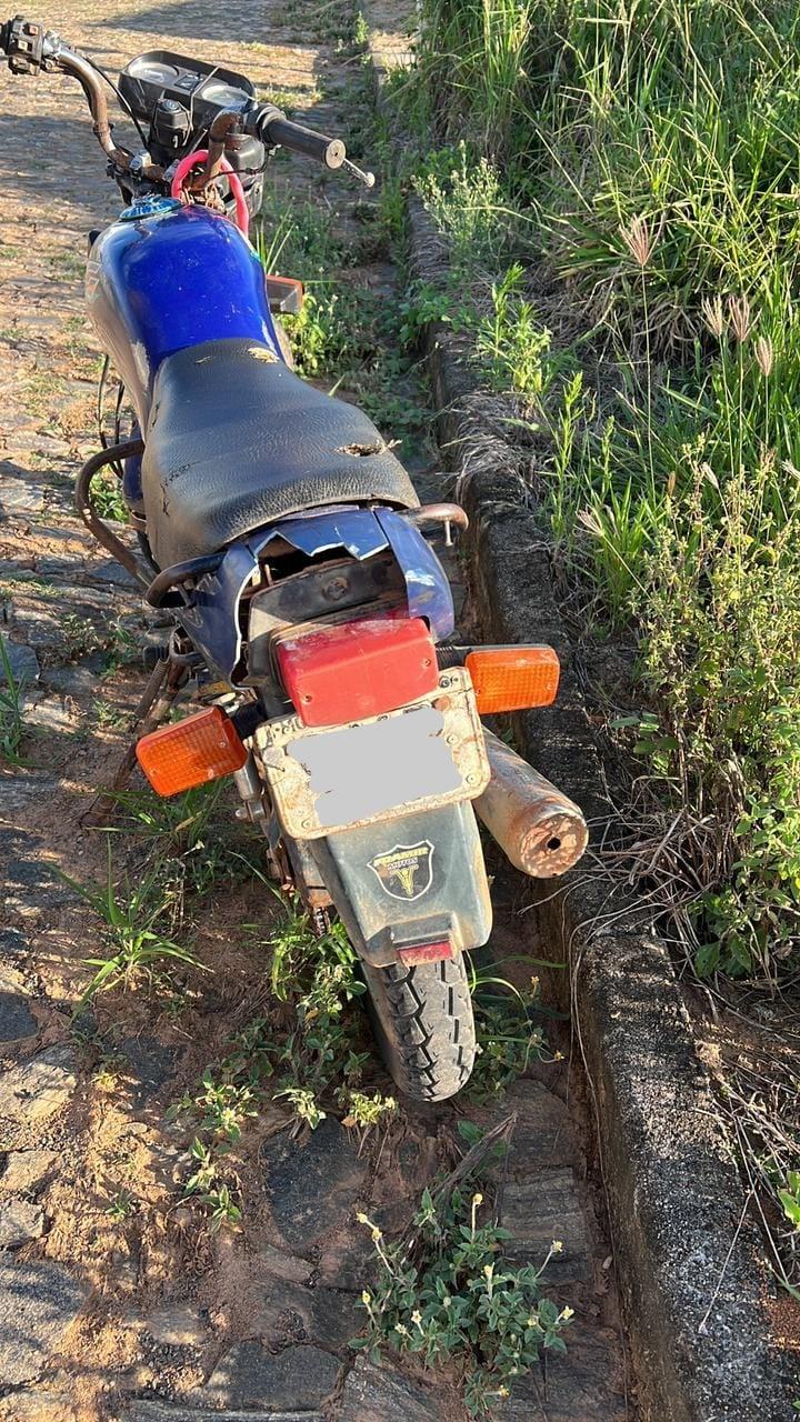 POLÍCIA MILITAR RECUPERA MOTOCICLETA FURTADA EM UBÁ