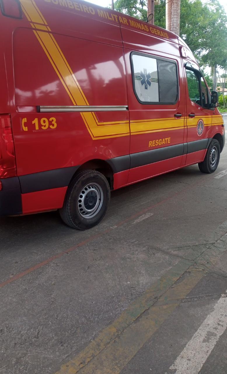 Bombeiros militares atendem vítima de atropelamento em Conselheiro Lafaiete
