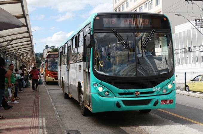 Cobradora de ônibus é agredida no Náutico