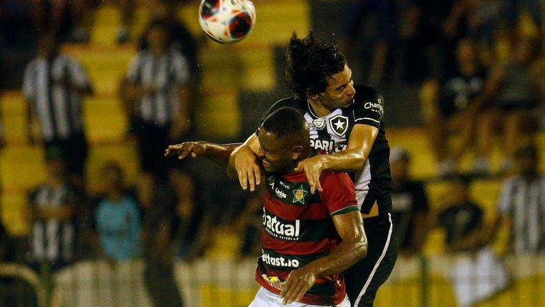 Comentarista aponta instabilidade e falta de liga no Botafogo: 'Reflete-se no campo'