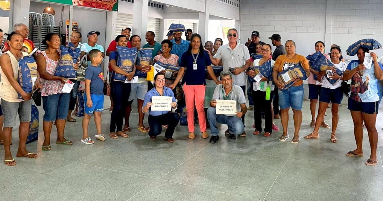 Famílias de agricultores do Norte de Minas e dos vales do Jequitinhonha e Rio Doce recebem sementes de feijão