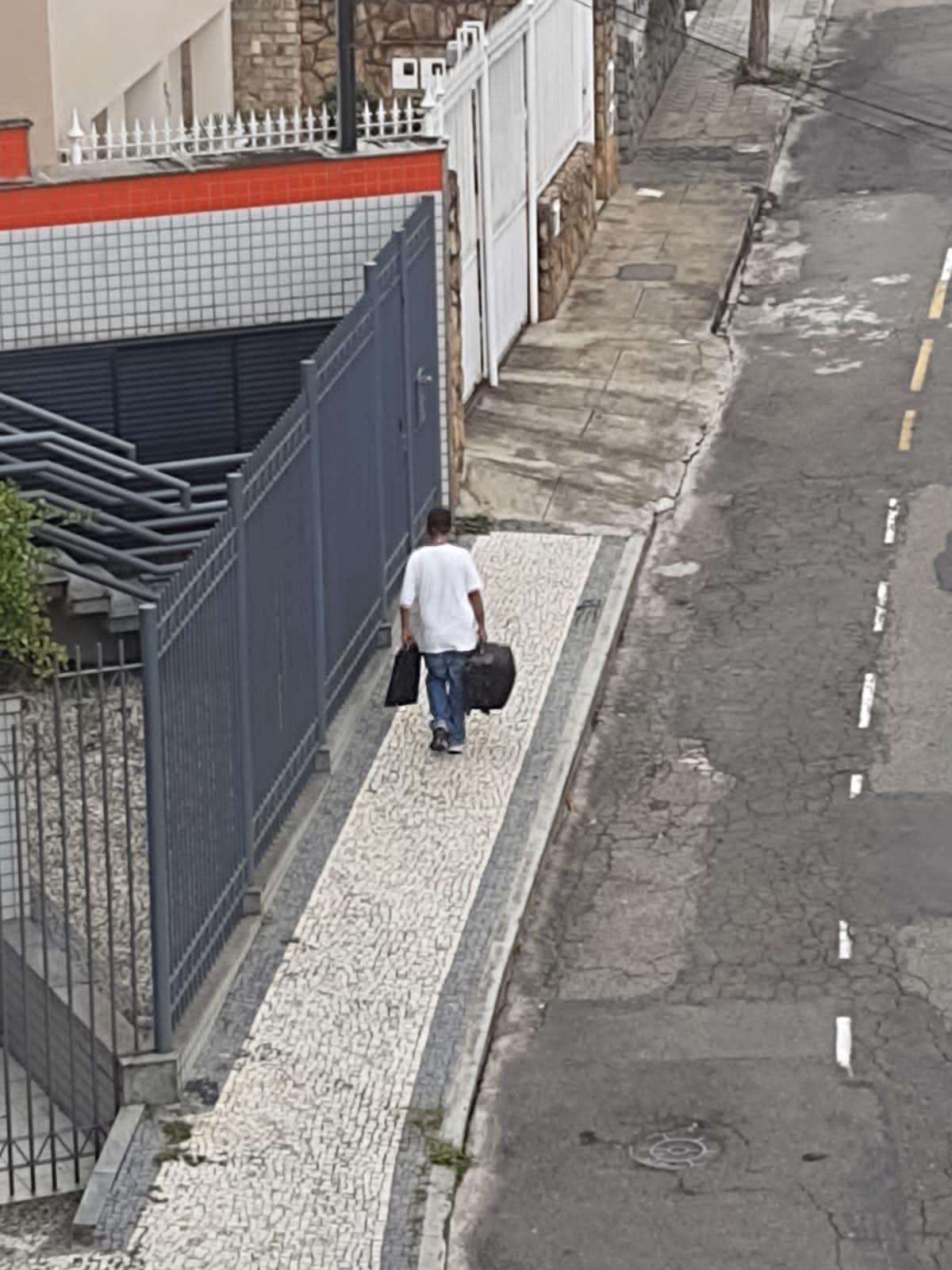 Homem invade prédio no Jardim Glória