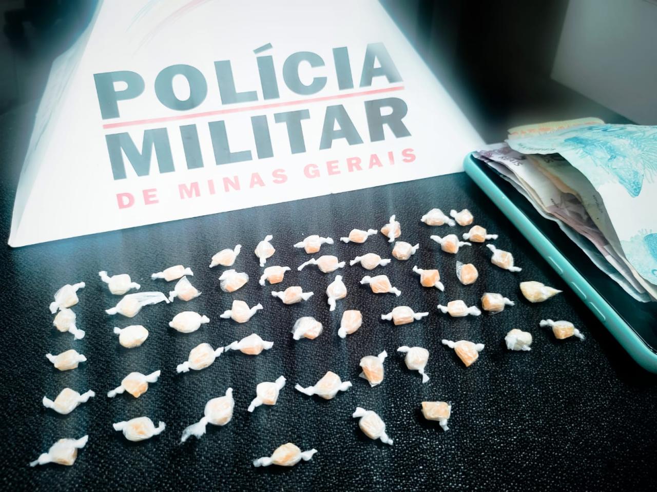 Jovem é preso por tráfico de drogas em São João Del-rei