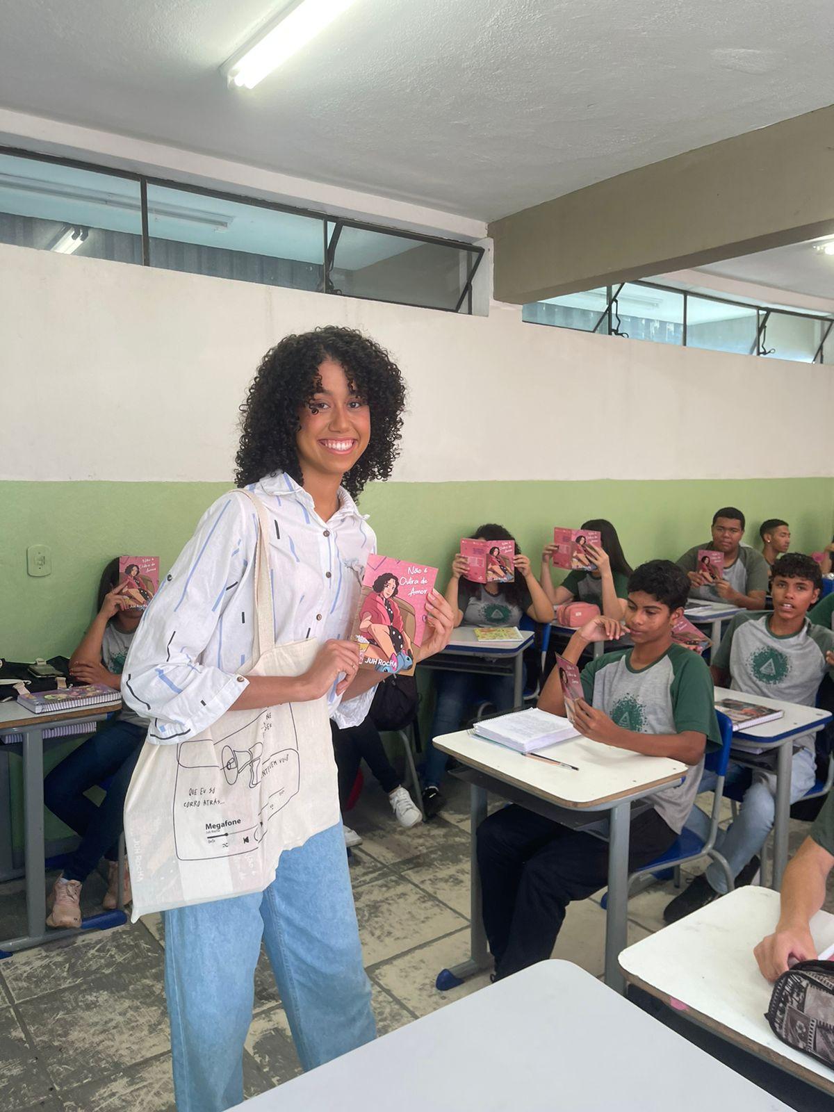 Mangá da cantora Juh Rocha terá distribuição gratuita em escolas de Curvelo