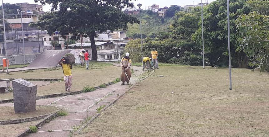 PJF atende praça do bairro Monte Castelo e outros 17 espaços com poda de grama nesta quarta-feira, 8