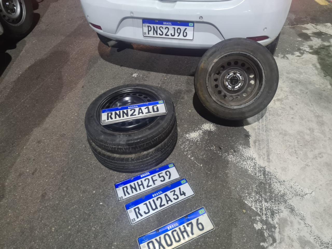 POLÍCIA APREENDE VEÍCULO CLONADO NO BAIRRO BANDEIRANTES