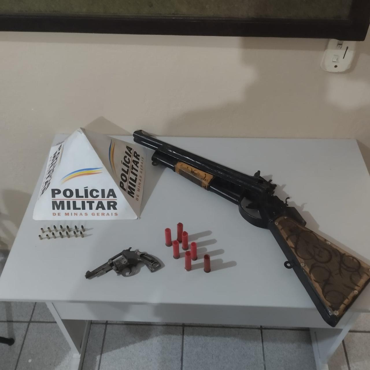 Polícia Militar apreende duas armas de fogo e um suspeito na cidade de Santos Dumont