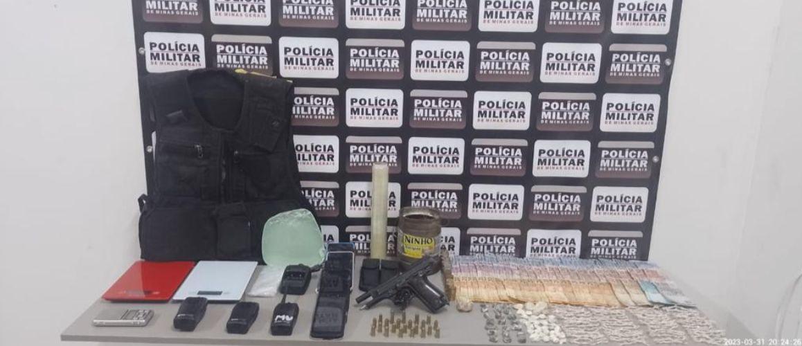 Polícia Militar aprende armas e drogas no bairro Santa rita