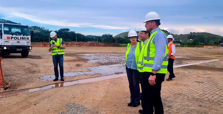 Prefeita visita obras da Ardagh Glass em Juiz de Fora