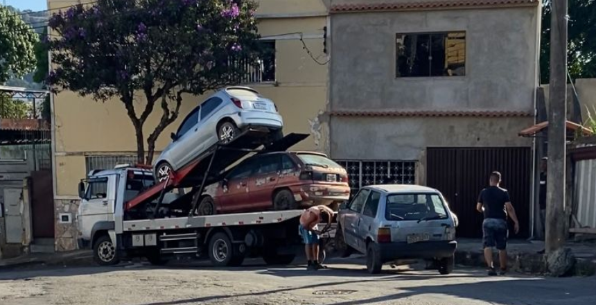 Prefeitura realiza o recolhimento de carros abandonados na Região Leste