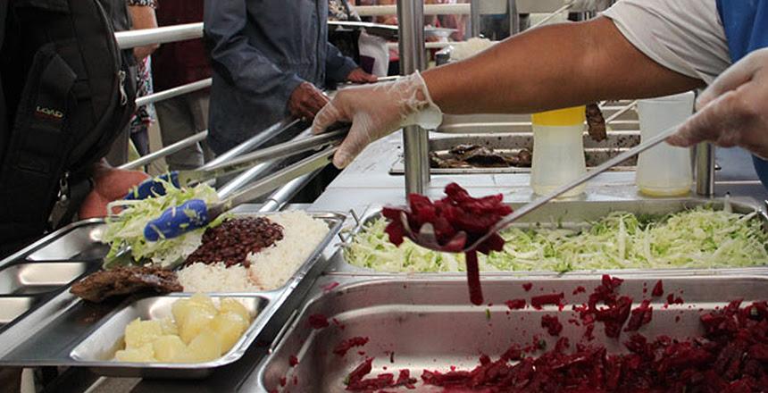 Restaurante Popular serve 698 refeições para a população em situação de rua no final de semana