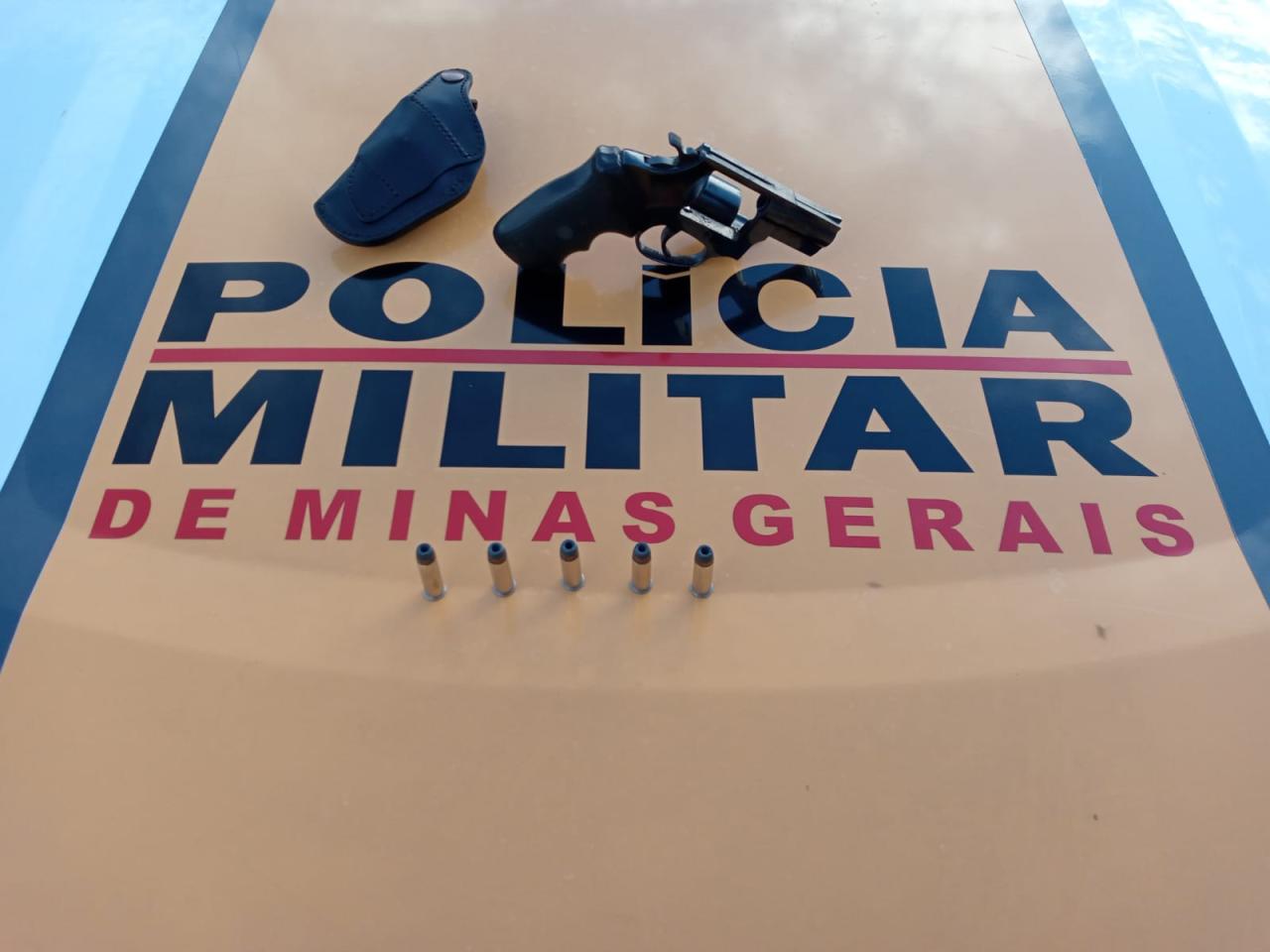 Três homens são presos por porte ilegal de arma de fogo na AMG 3085