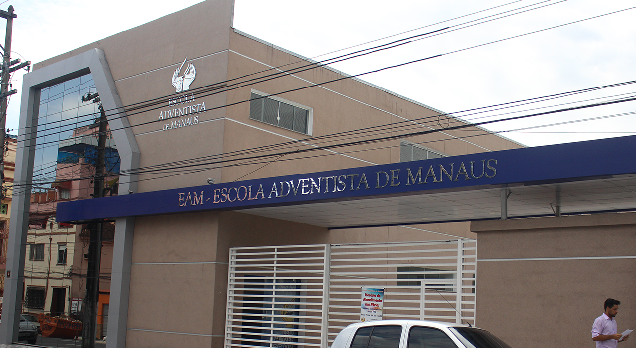 Adolescente ataca professora e aluna em Manaus