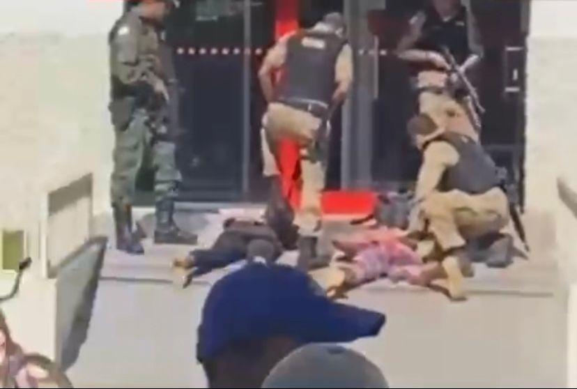 BANDIDOS AMARRAM EXPLOSIVOS NO CORPO DE GERENTE DE BANCO PARA ASSALTAREM AGÊNCIA