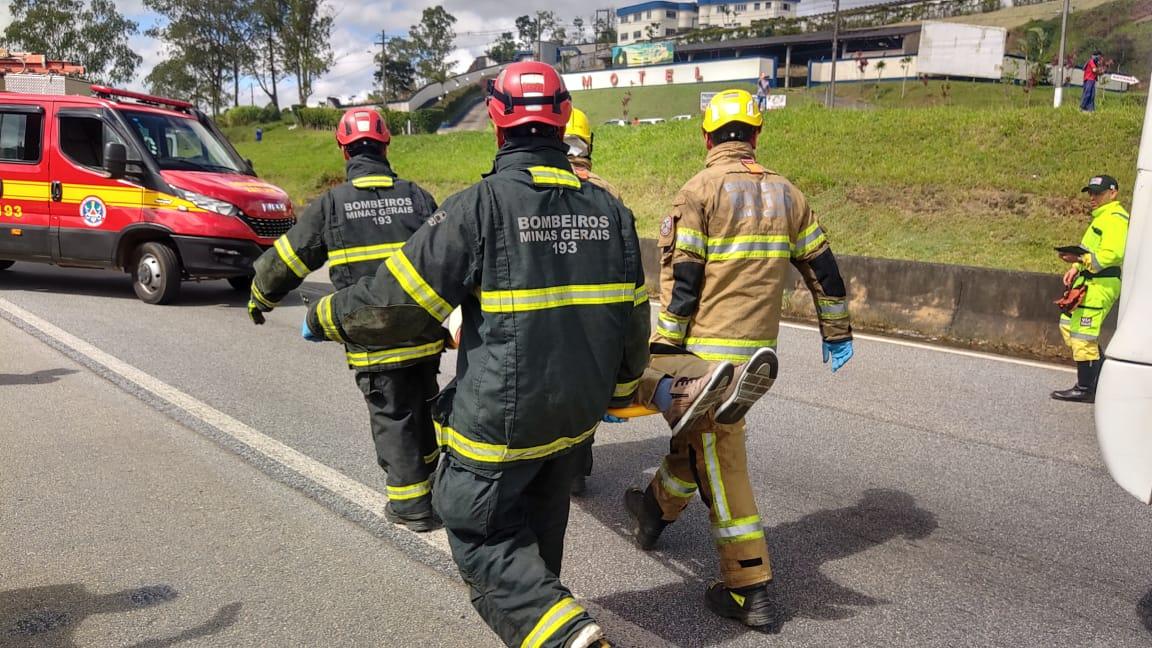 Bombeiros de Barbacena realizam simulado para testar e aprimorar a capacidade de resposta a acidentes com múltiplas vítimas.