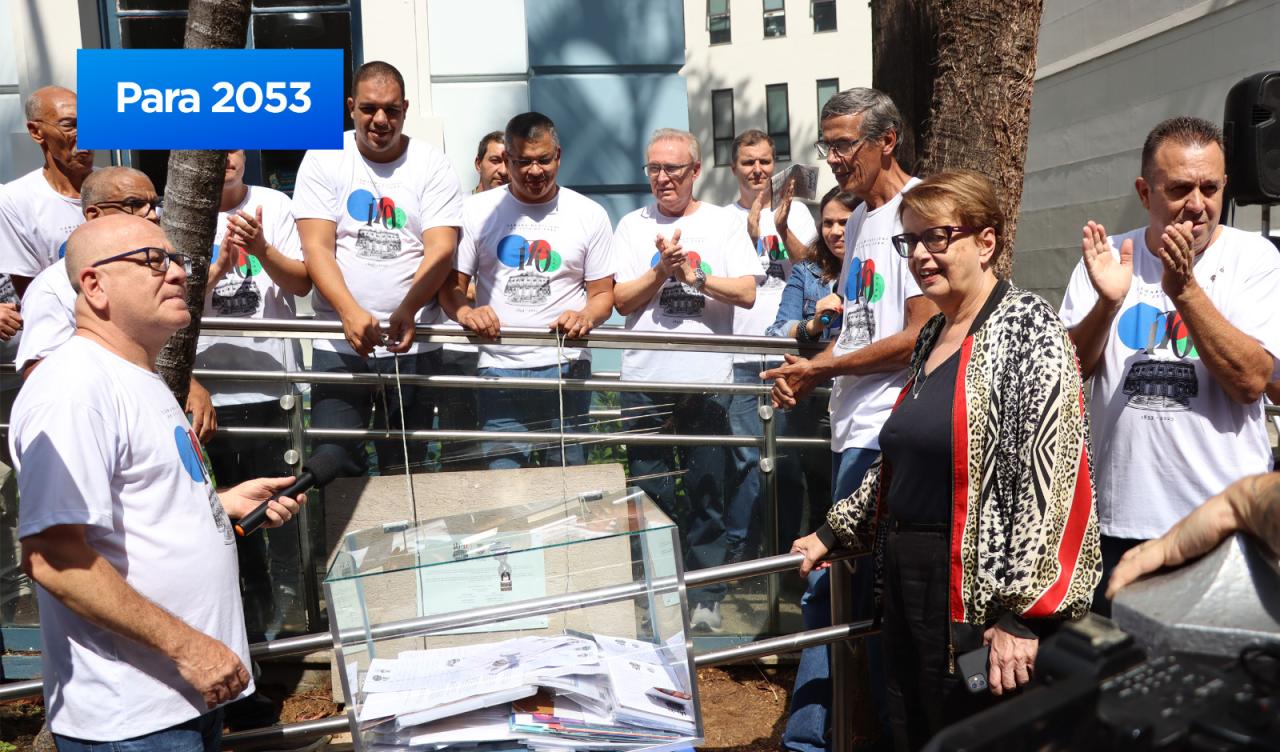 CÂMARA 170 ANOS - VEREADORES INSTALAM CÁPSULA DO TEMPO COM DESEJOS PARA O FUTURO