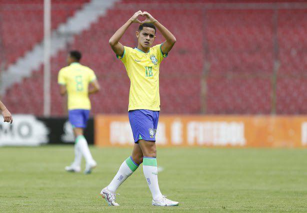 De virada e com um a menos, Brasil vence o Paraguai e se aproxima de vaga no Mundial Sub-17