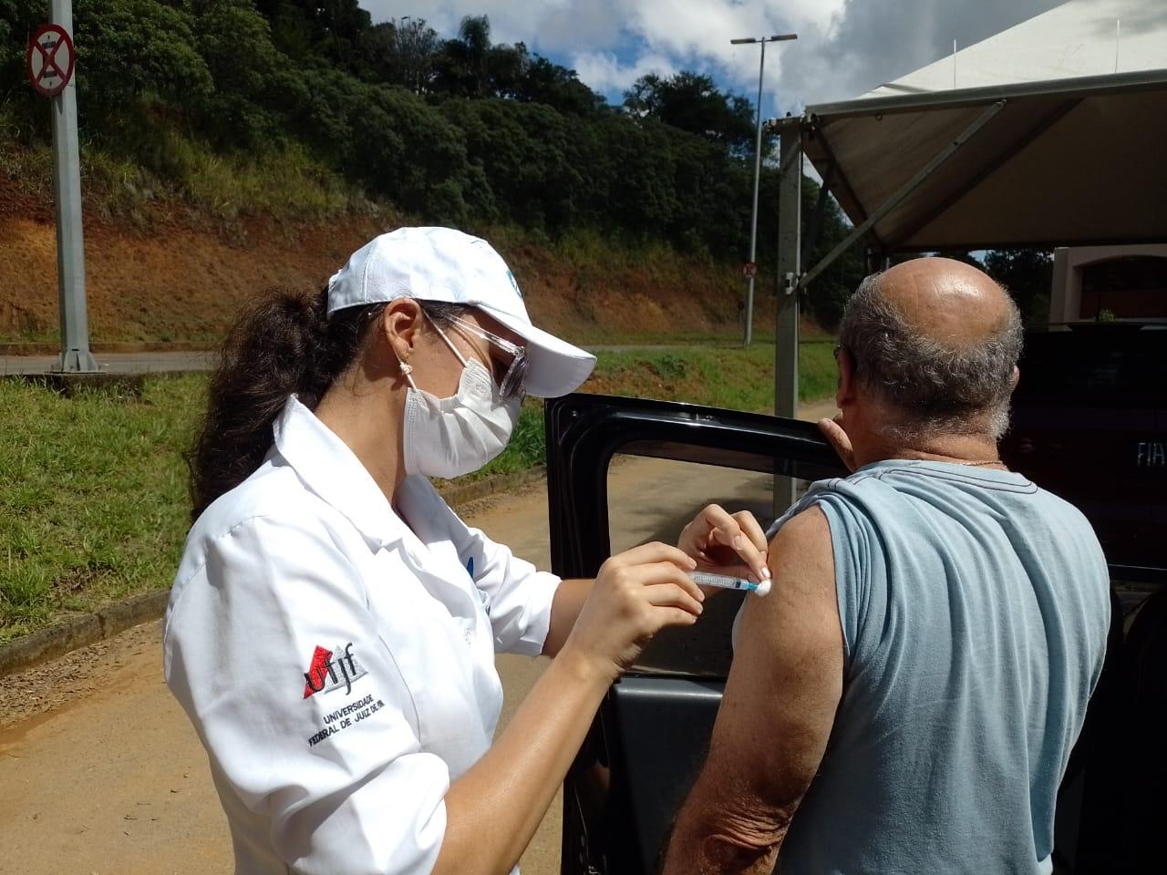 Drive-Thru da UFJF já aplicou mais de 53 mil vacinas desde 2020