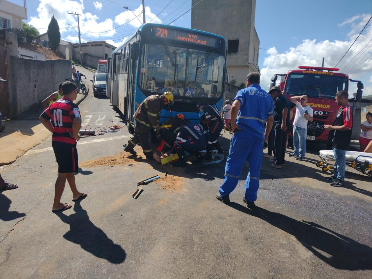 Motociclista se envolve em acidente no bairro Santa Cruz