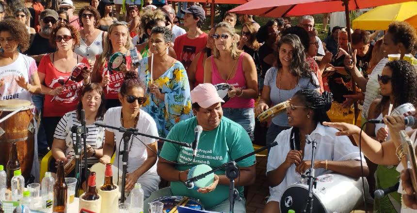 Movimento Samba das Mulheres na Praça comemora um ano com apresentação em Santa Luzia