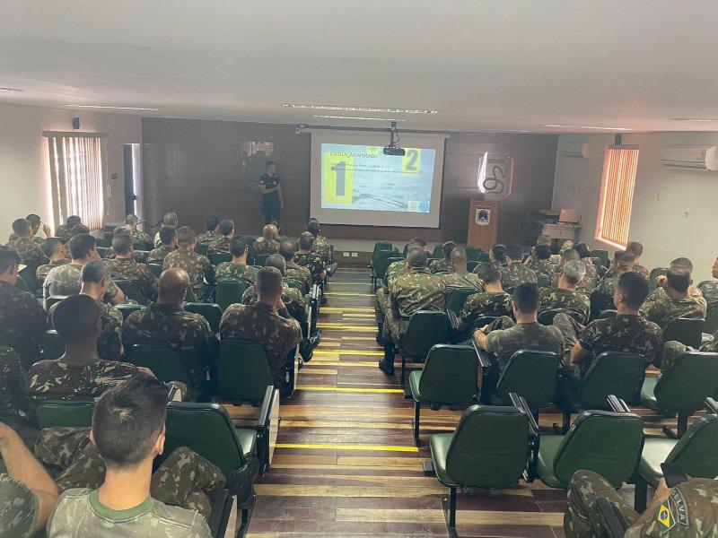Perito criminal ministra palestra no 11° Batalhão de Infantaria e Montanha em São  João del Rei