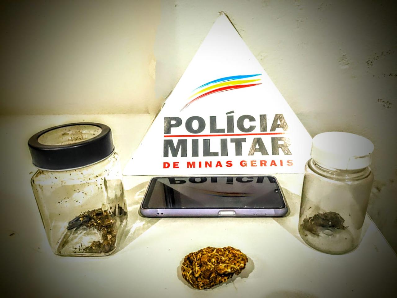 PM cumpre mandado de busca e apreensão por drogas em Conselheiro Lafaiete e São João Del-Rei