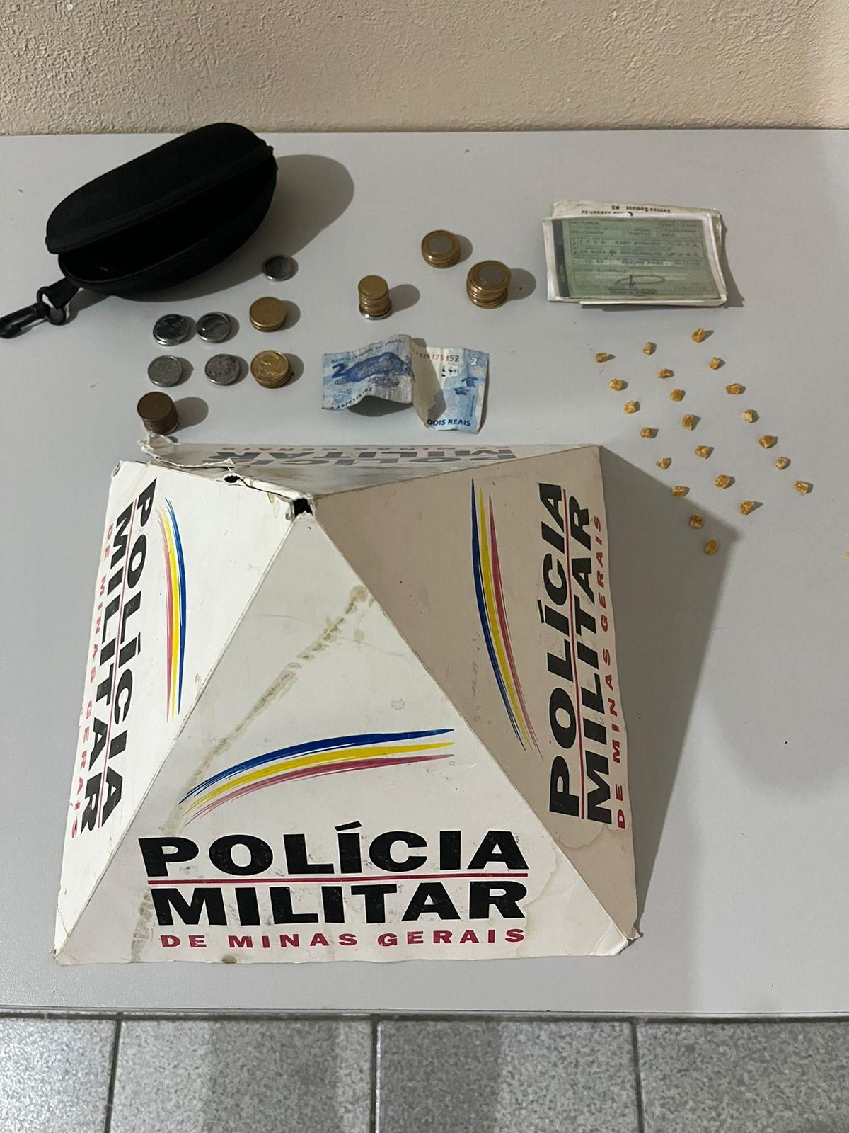 PM faz apreensão de  drogas em Santos Dumont e Bias Fortes