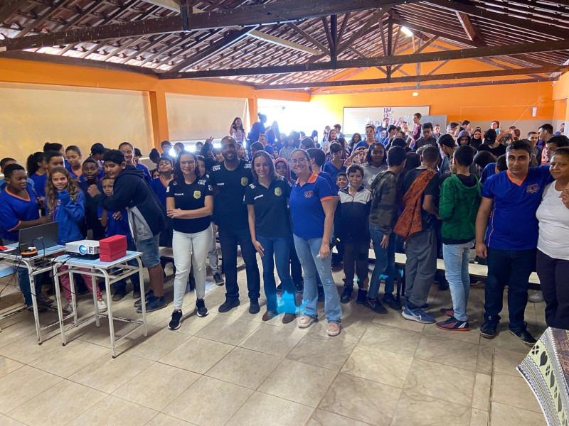 Polícia Civil realiza palestra sobre bullying e cyberbullying em escola de Barroso