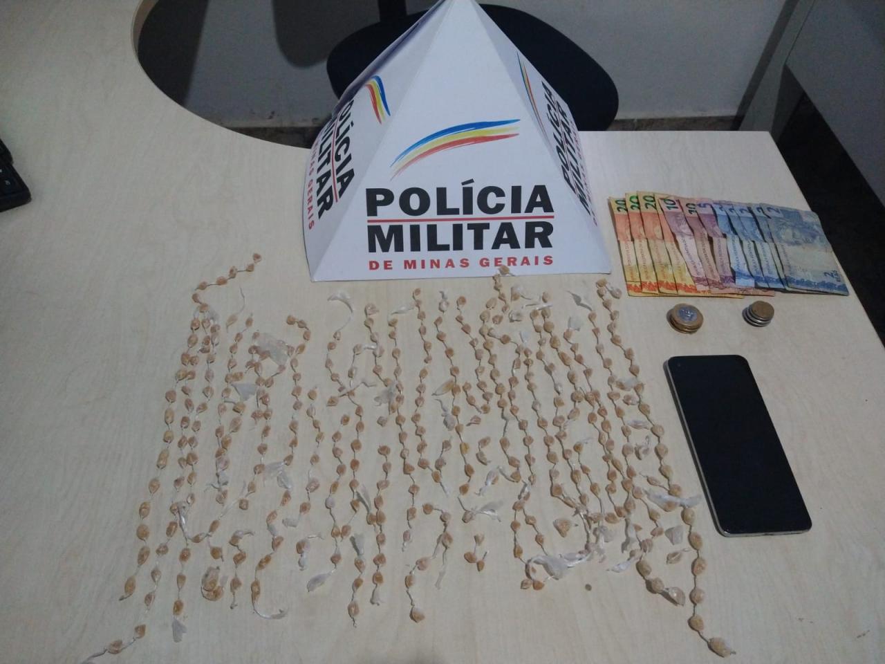 Polícia Militar prende jovens por tráfico de drogas em três cidades mineiras