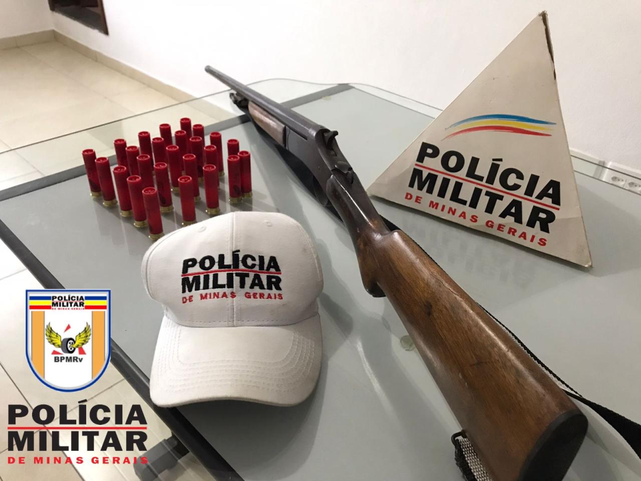 Polícia Militar Rodoviária prende homem por posse ilegal de arma em Teixeiras - MG