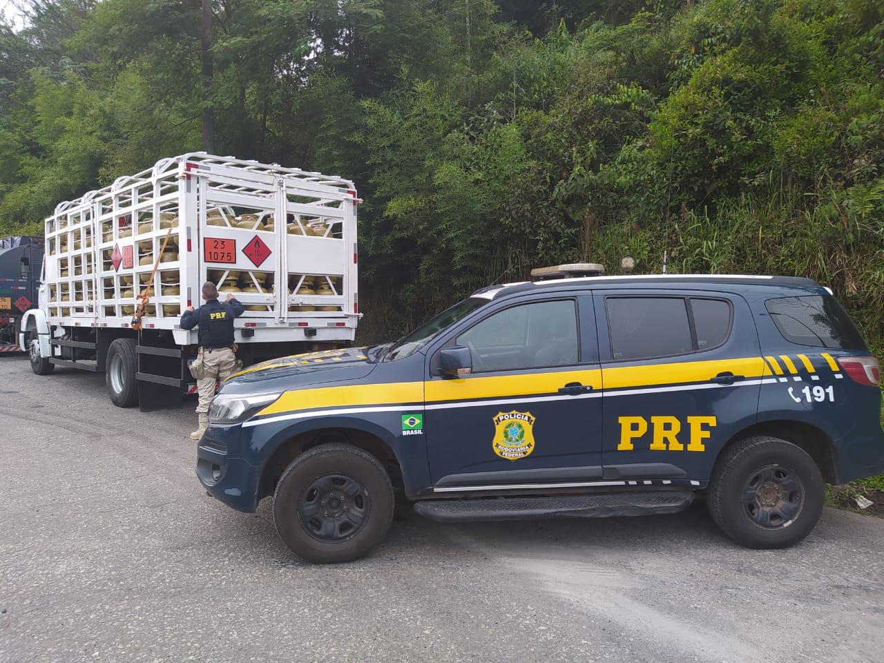 Polícia Rodoviária apreende caminhão transportando gás de cozinha sem nota fiscal