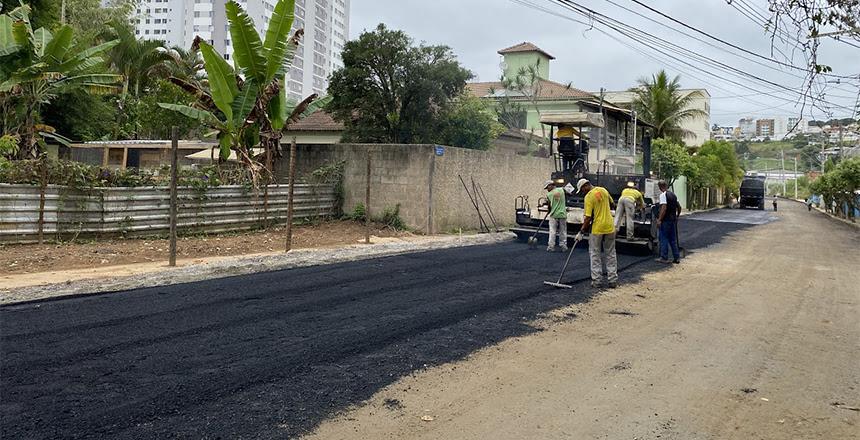 Prefeitura inicia pavimentação de mais duas vias da cidade