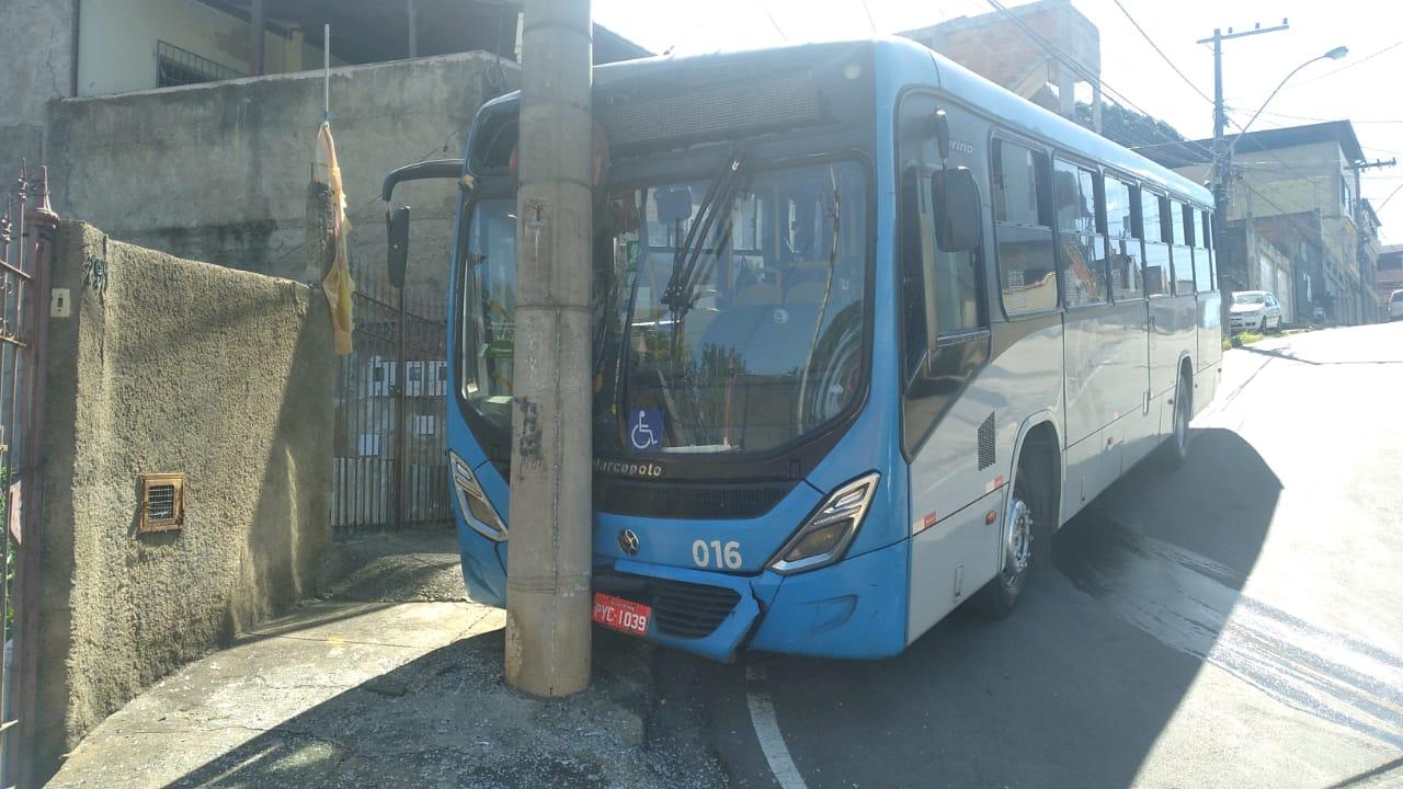 Acidente de ônibus no bairro Eldorado deixa uma pessoa ferida
