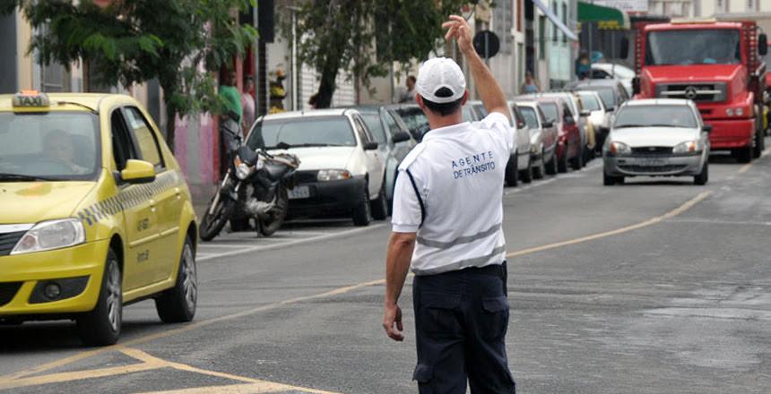Agentes de transporte e trânsito participam de simulado de acidente de trânsito com múltiplas vítimas
