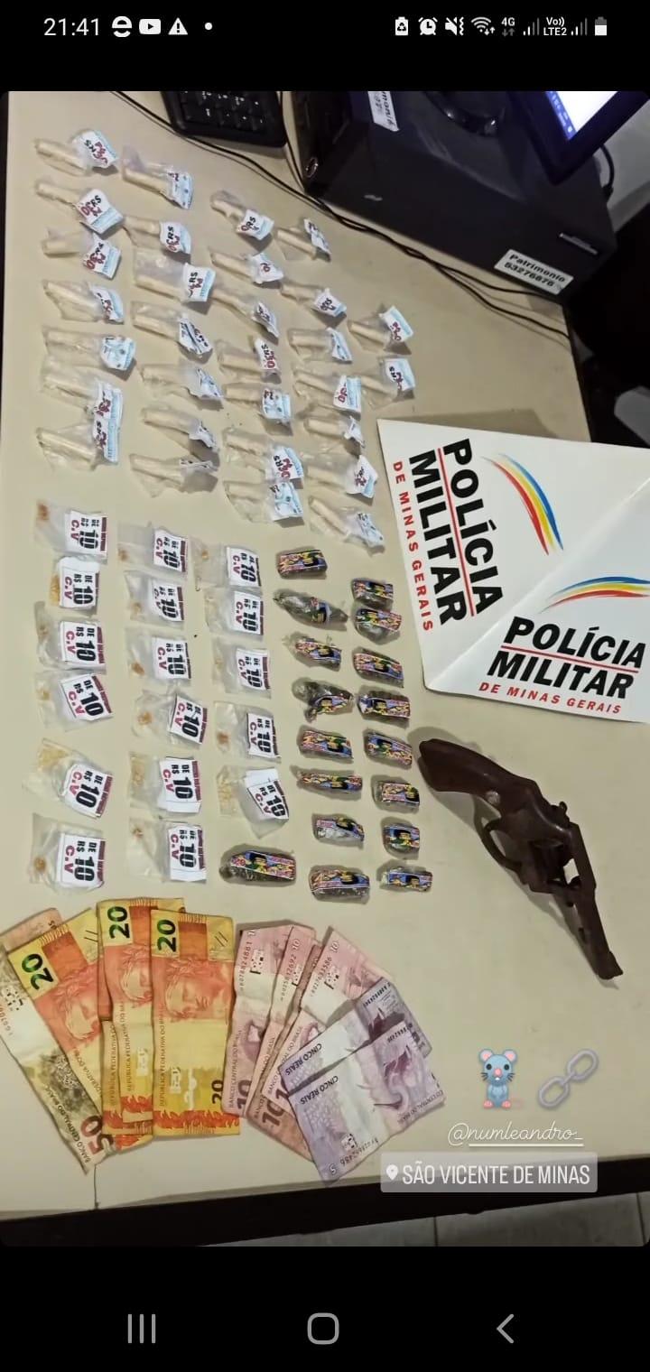 Dois adolescentes foram apreendidos e um jovem preso por tráfico de drogas em Barroso e São Vicente de Minas